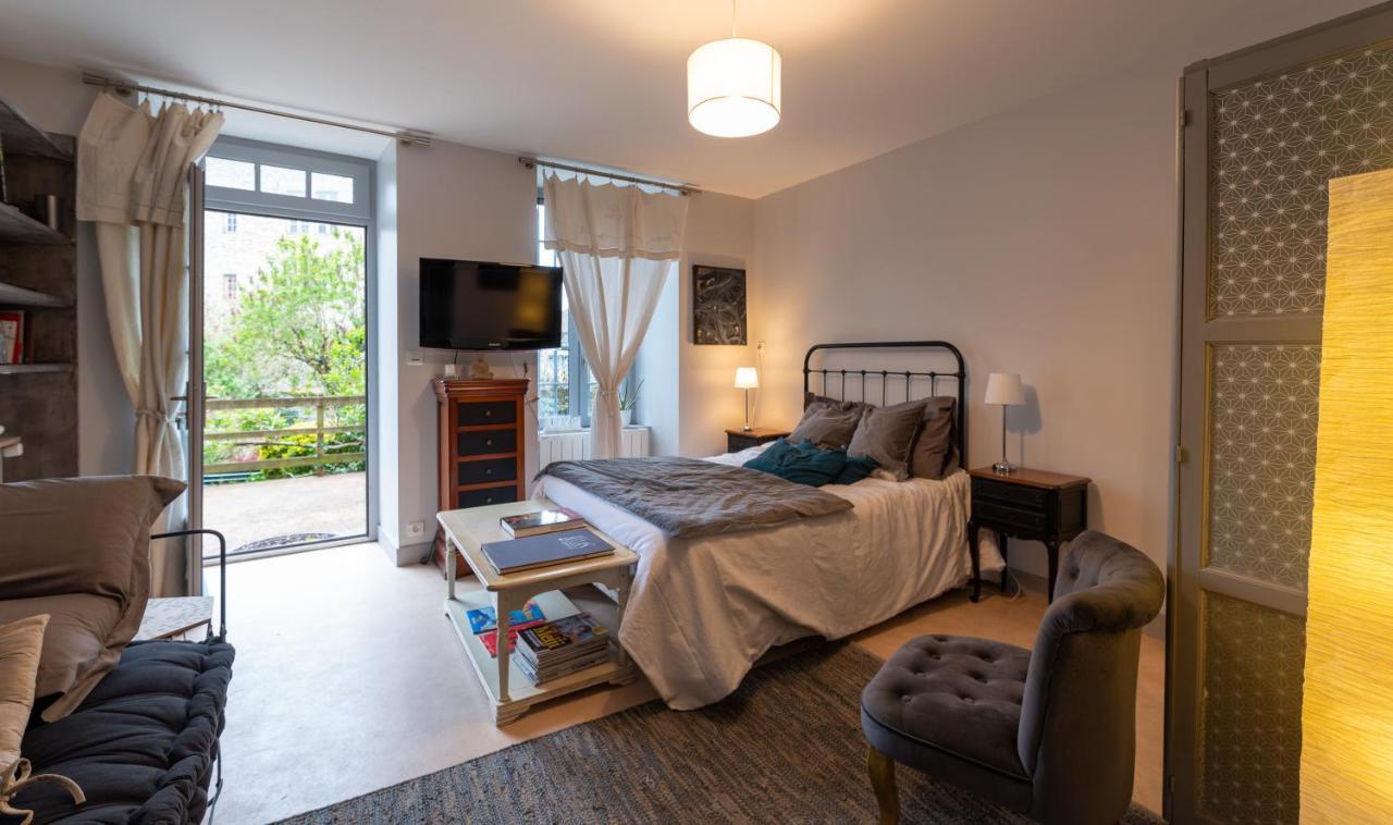 Chambre D Hote "Sous Le Clocher" Saint-Leonard-de-Noblat Exterior photo